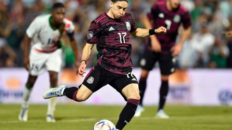 Marcelo Flores con la playera de la Selección de México.