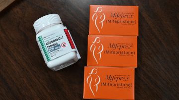 Mifepristona (Mifeprex) y Misoprostol son los dos medicamentos utilizados en un aborto con medicamentos.