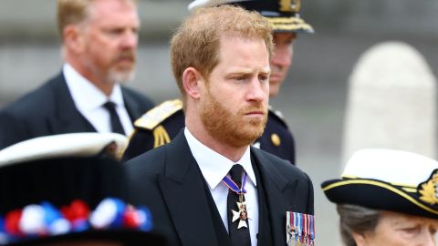 Príncipe Harry durante los actos fúnebres de su abuela, la reina Isabel II.