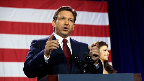 DeSantis ataca el estilo de liderazgo de Trump: "La forma de dirigir el gobierno no es un drama diario"