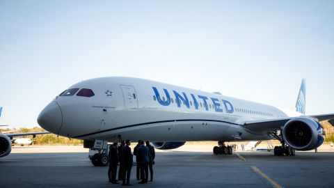 Amenaza de bomba en el baño de avión causa pánico y movilización en aeropuerto de Vermont