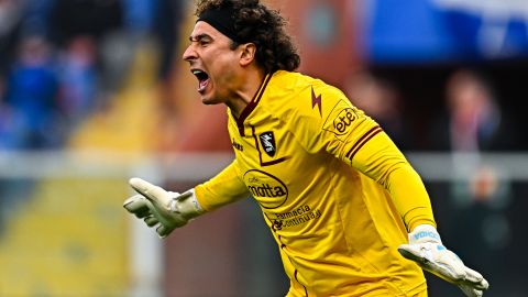 Ochoa juega en el Salernitana de Italia.