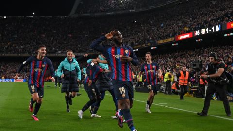 Franck Kessie celebrando el gol de la victoria del FC Barcelona ante Real Madrid.