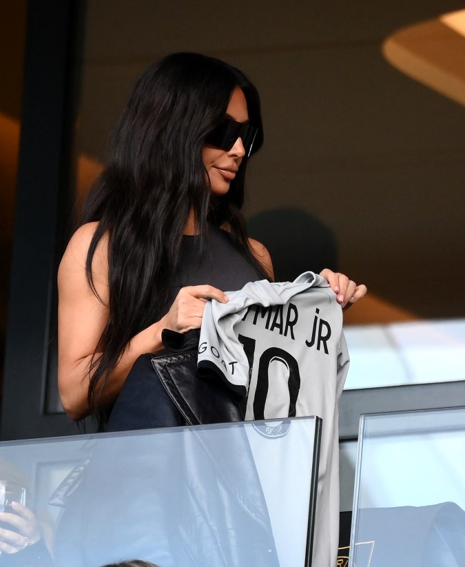 Kim Kardashian en un partido del PSG en Marzo. Foto: FRANCK FIFE/AFP vía Getty Images.