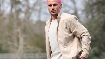 France's forward Antoine Griezmann supporting pink hair arrives in Clairefontaine-en-Yvelines on March 20, 2023 as part of the team's preparation for upcoming UEFA Euro 2024 football tournament qualifying matches. - France will play against the Netherlands on March 24 and Ireland on March 27, 2023, in the Group B of Euro 2024 qualifiers. (Photo by FRANCK FIFE / AFP) (Photo by FRANCK FIFE/AFP via Getty Images)