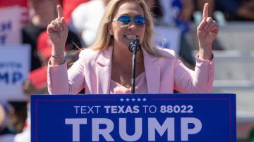 La congresista Marjorie Taylor Greene habla en el mitin de campaña de 2024 para Donald Trump en Waco.