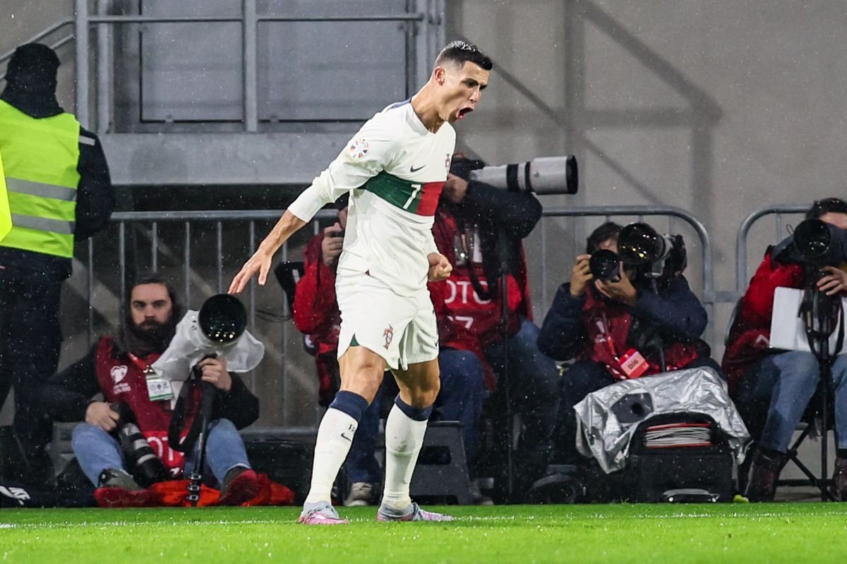 Siuuuu… oooooo!  Player celebrates like Cristiano Ronaldo and is injured