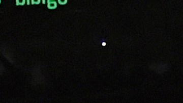 Patrick Beverley provocando a LeBron James en su regreso con Lakers.