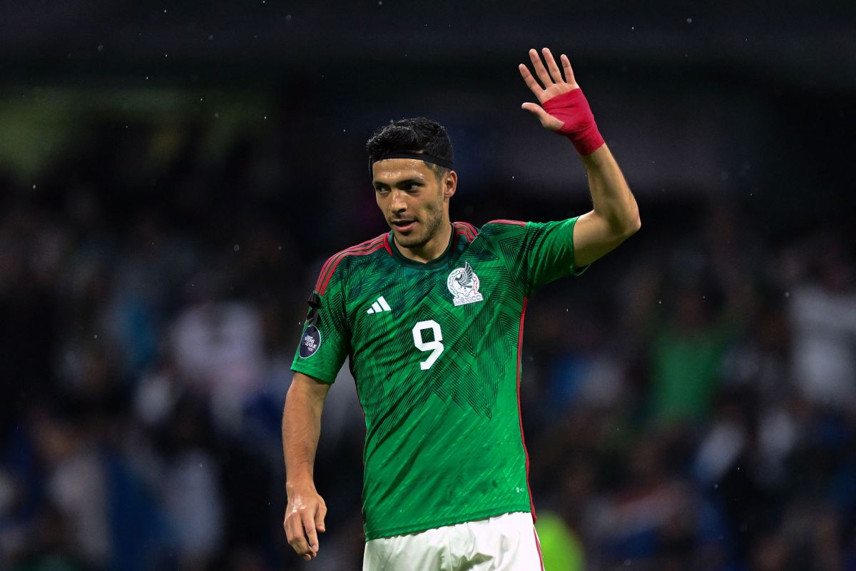 Raúl Jiménez con la selección de México.