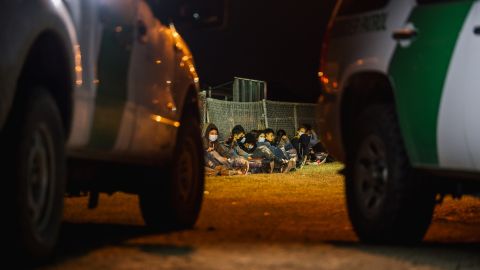 Patrulla detiene en 13 horas a 290 migrantes en frontera de California
