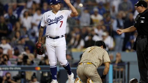 Julio Urías en un partido con Los Angeles Dodgers.