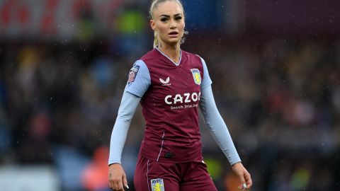 Alisha Lehmann durante un partido del Aston Villa.