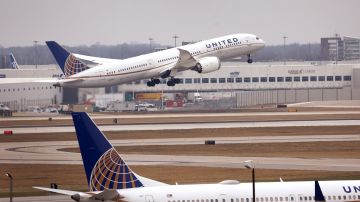 Aviones de United Airlines se tocan mientras maniobraban en aeropuerto de Boston