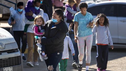 Los migrantes que buscan refugio en EE.UU. enfrentan más limitaciones.