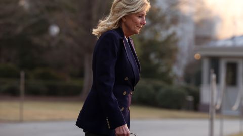 Primera dama Jill Biden viaja a Nashville para una vigilia con velas en honor a las víctimas del tiroteo