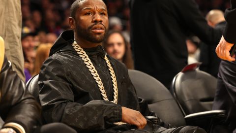 Floyd Mayweather Jr. en un partido de LA Lakers en la NBA.