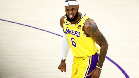 LeBron está en su temporaa número 20 en la NBA.