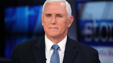 Mike Pence sostiene que cumplió con su deber patriótico al respetar la democracia