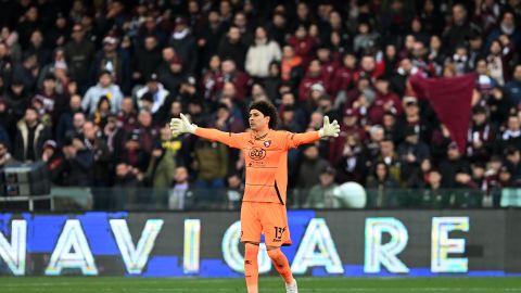 Guillermo Ochoa durante un partido con la Salernitana.