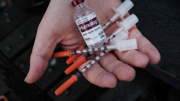 El alto precio de la insulina ha obligado a diabéticos a racionar el medicamento.
