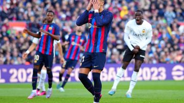 Ferrán Torres se lamenta luego de fallar un penal para el FC Barcelona.