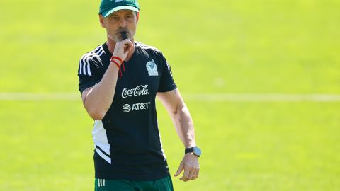 Diego Cocca en el entrenamiento de la Selección de México.