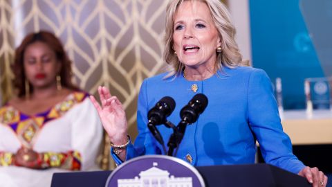 Jill Biden premia a once mujeres "valientes" de todo el mundo