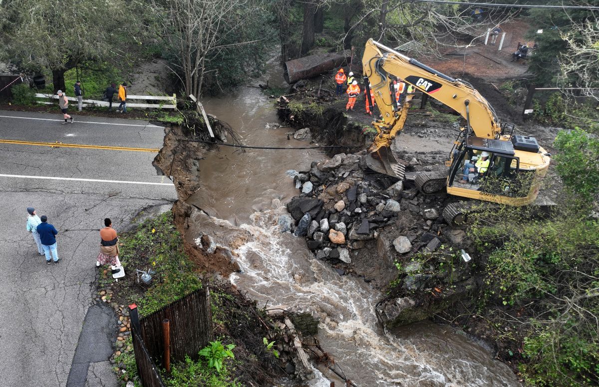 Inundaciones en California se intensifican y dejan al menos 2 muertos y