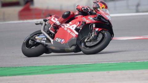 Espargaro sufrió una terrible caída.