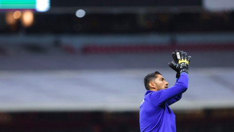 Jesús Corona en un partido con Cruz Azul.
