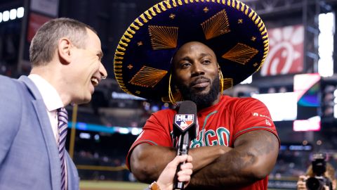 Randy Arozarena con sombrero de charro en el Clásico Mundial.