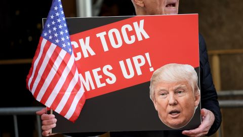 Un gran jurado podría liberar acusaciones criminales contra Trump.