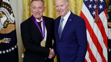 El presidente Joe Biden otorgó al cantante Bruce Springsteen la Medalla Nacional de las Artes 2021