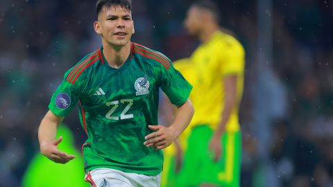 Hirving Lozano celebrando gol con la Selección de México ante Jamaica.