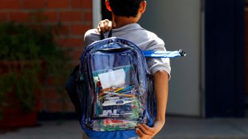 Niño acusa bullying en escuela y se arroja de segundo piso de primaria