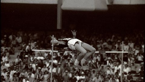 El revolucionario estilo de Dick Fosbury cambió por completo la disciplina.