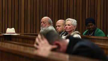 Los padres de Reeva Steenkamp no creen que Pistorius se haya rehabilitado.