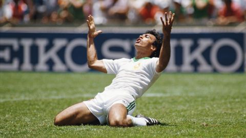 MEXICO CITY, MEXICO - JUNE 07: Mexico striker Hugo Sanchez reacts during the 1986 FIFA World Cup match between Mexico and Paraguay at the Aztec Stadium on June 7, 1986 in Mexco City, Mexcio. (Photo by David Leah/Allsport/Getty Images)