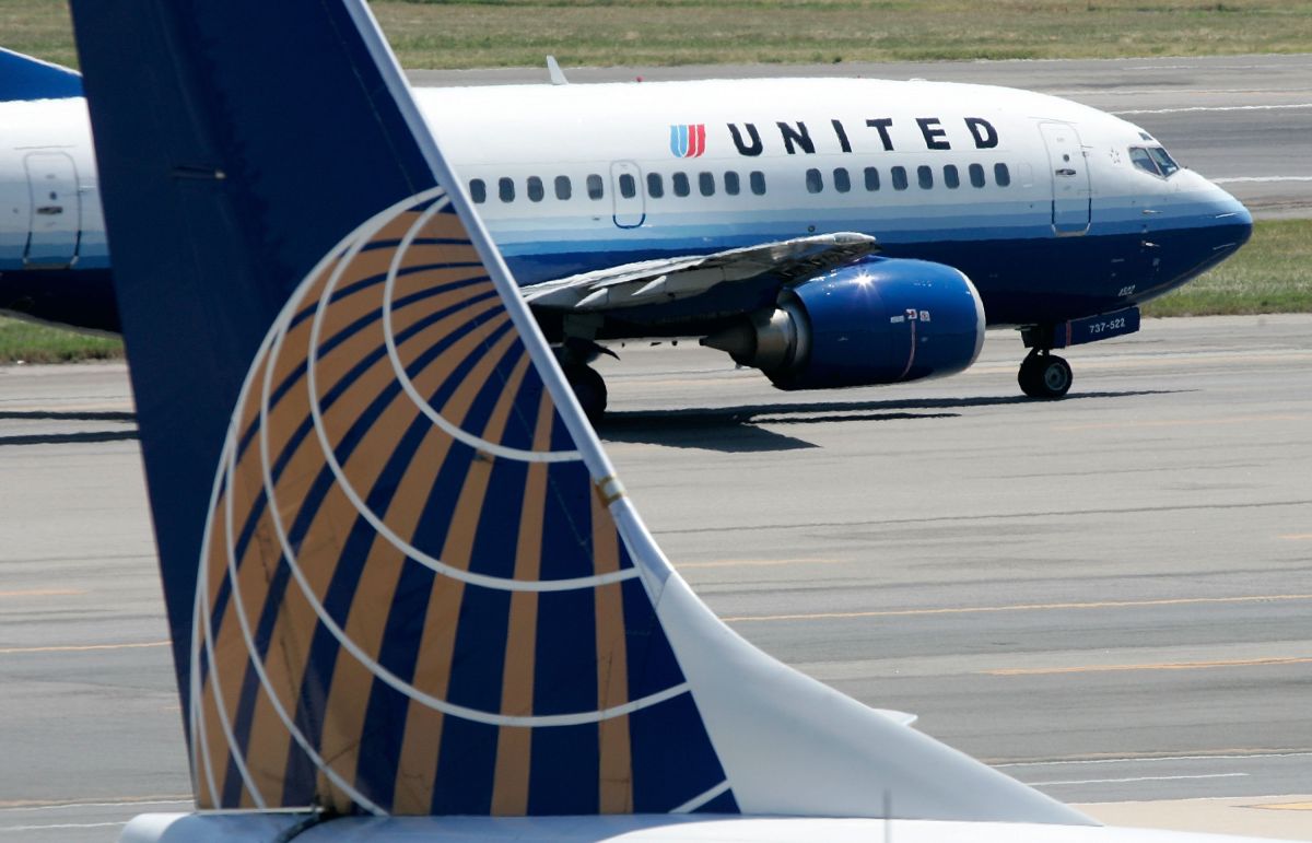 United Airlines flight reports emergency landing in Houston shortly after leaving for Brazil