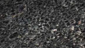 Al ver el arma, un guardia de seguridad del local se enfrentó al sospechoso y le quitó la pistola de la mano. / Foto: Getty Images