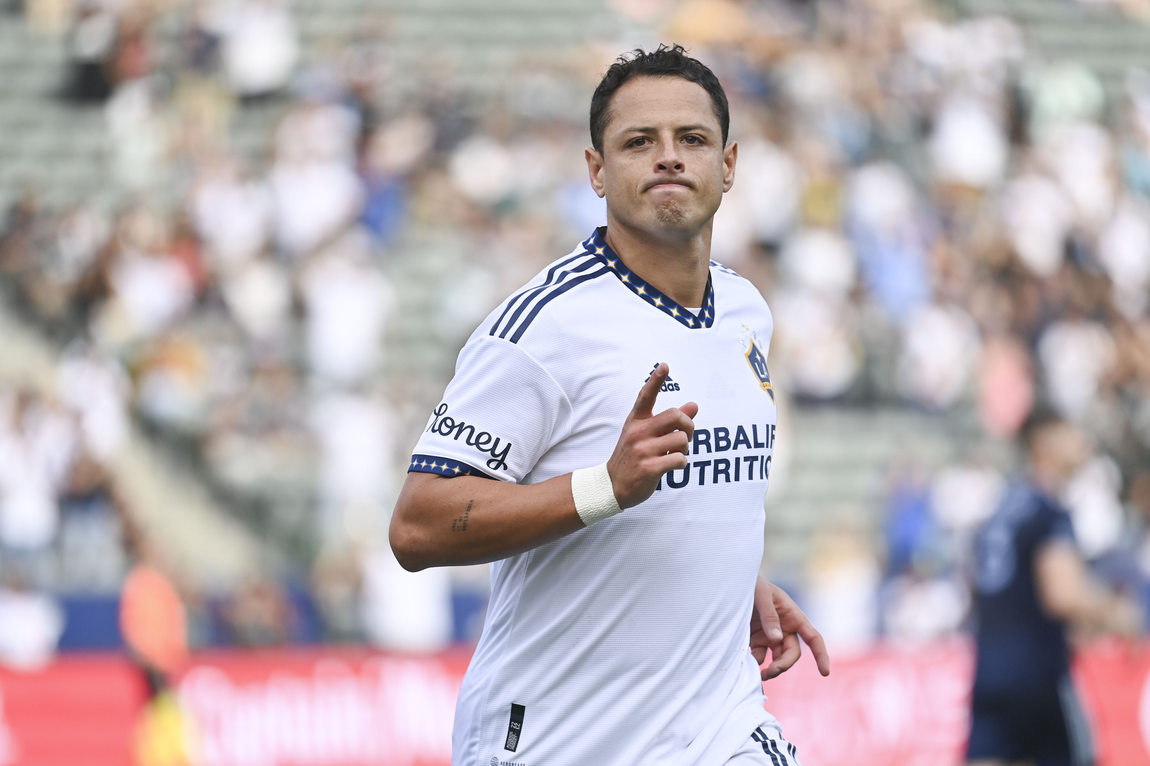 LA Galaxy y Chicharito presentan su nueva camiseta para la temporada 2023  de la MLS - AS USA