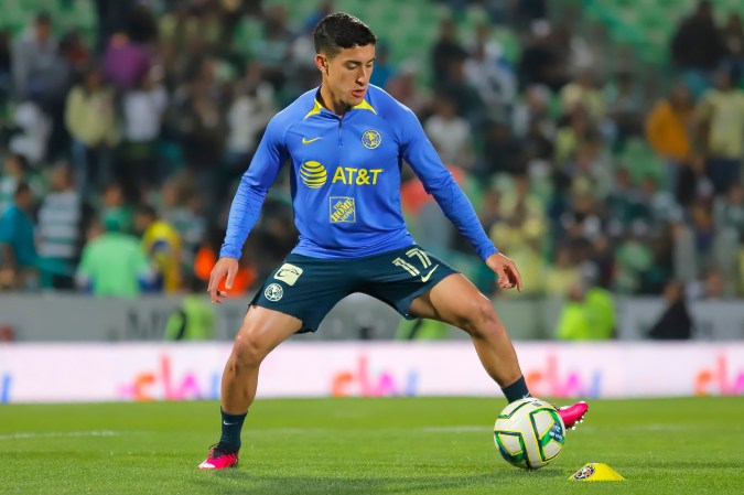 Alejandro Zendejas con el Club América en la Liga MX.