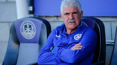 Ricardo Ferretti en el banquillo de Cruz Azul.