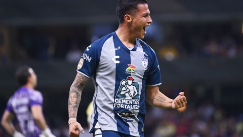 Roberto de la Rosa en festejo de gol con Pachuca.