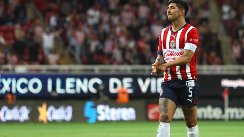 Víctor 'Pocho' Guzmán con las Chivas de Guadalajara.