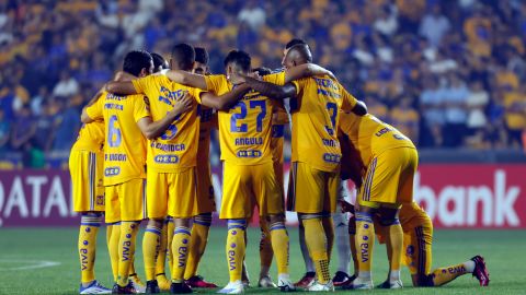 Jugadores de Tigres, durante los Octavos de Final de la Concachampions.