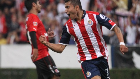 Pineda jugó más de 100 partidos con Chivas.