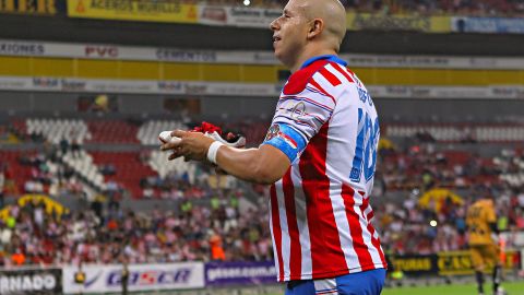 Bautista jugó varios años para las Chivas.