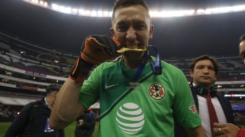 Agustín Marchesín celebra después de derrotar a Cruz Azul en la final del Apertura 2018.