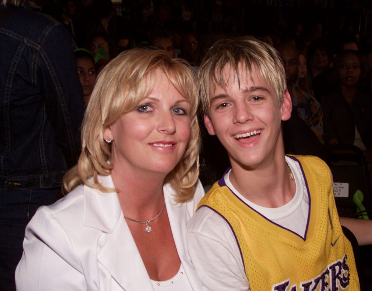 Jane Carter y su hijo Aaron Carter en 2001.
